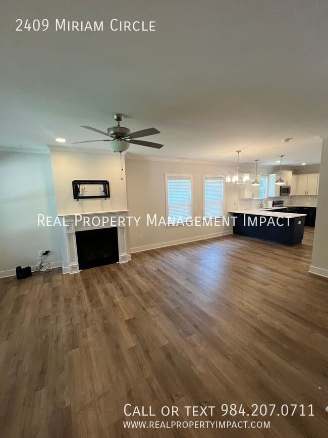 Building Photo - MOVE IN SPECIAL: 1/2 OFF 1 MONTH RENT. New...