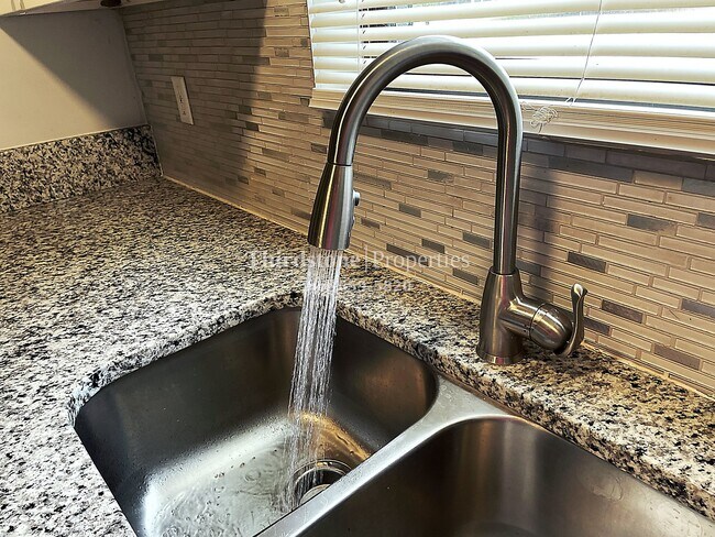 Foto del edificio - 4403 Harlow Blvd