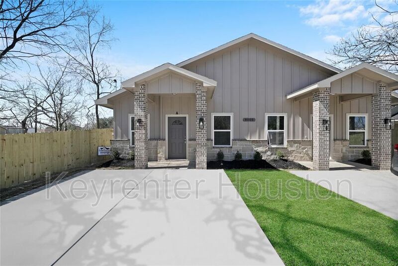 Primary Photo - 8005 Carver Rd