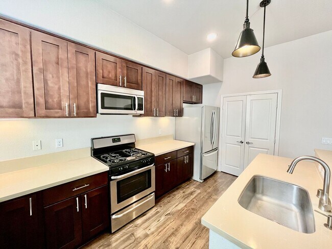 Foto del edificio - Perfect 3B/3BA, 3 Story Home in Chula Vista!