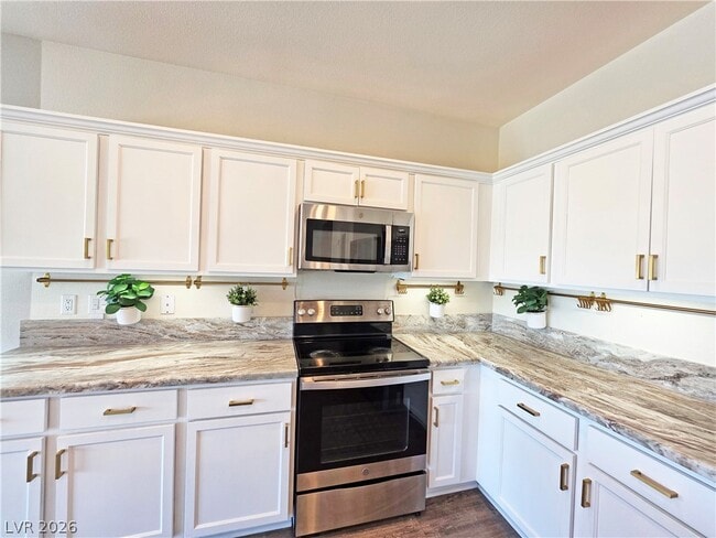 Building Photo - 5628 San Marco Dr