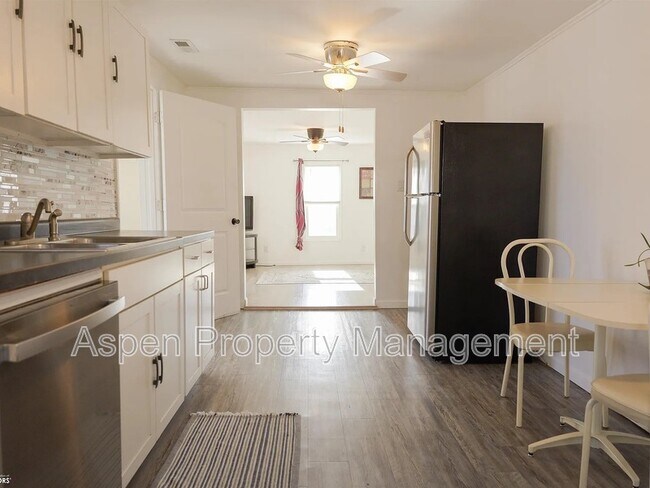 Foto del edificio - 2101 Melvin Ave