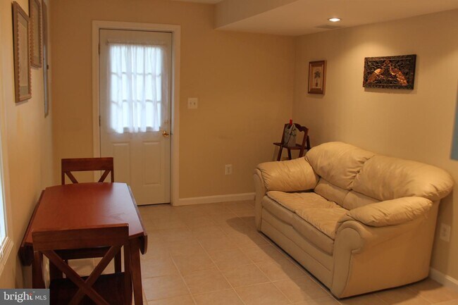 Building Photo - 8504 Quaint Ln