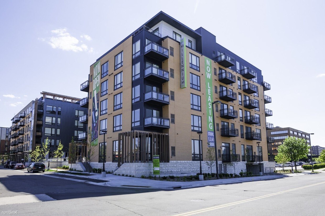 Foto principal - 5245 Wayzata Blvd