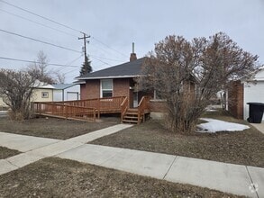 Building Photo - 411 Opal St