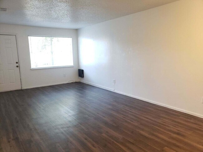 Foto del edificio - 8529 Channelview Cir