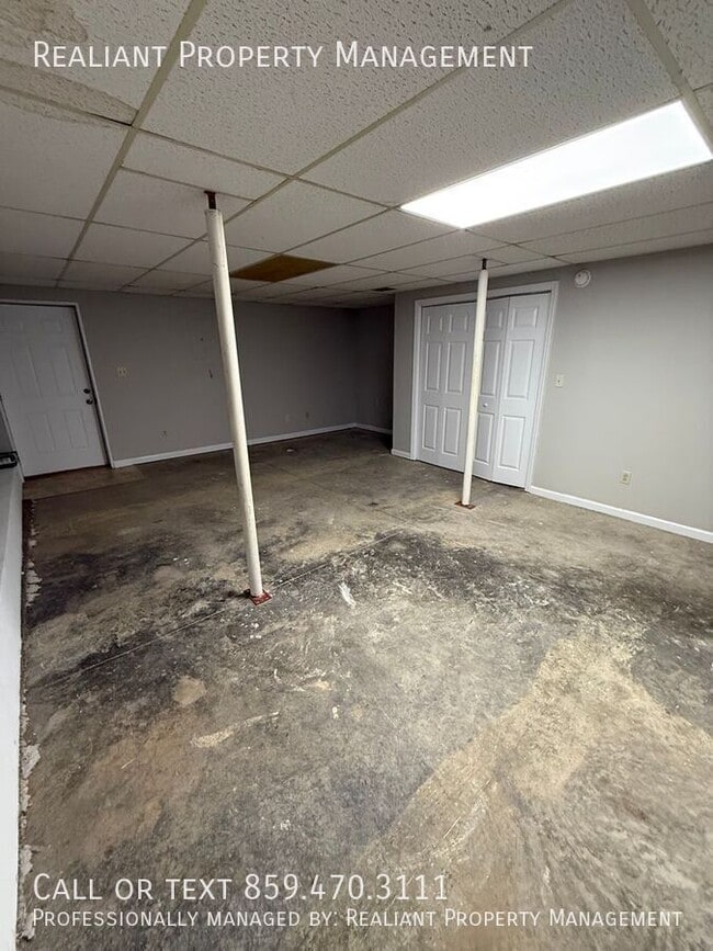 Photo - 223 Tanbark Dr House