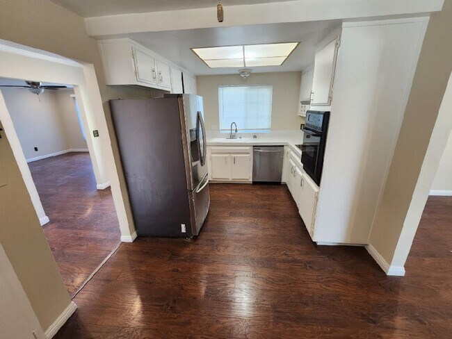 Foto del edificio - 324 Brookside Dr