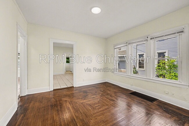 Building Photo - 1832 Woodlawn Ave
