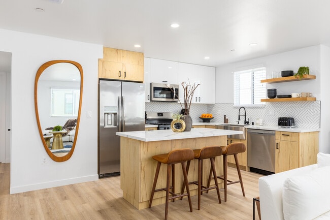 Building Photo - 1414 S Orange Dr