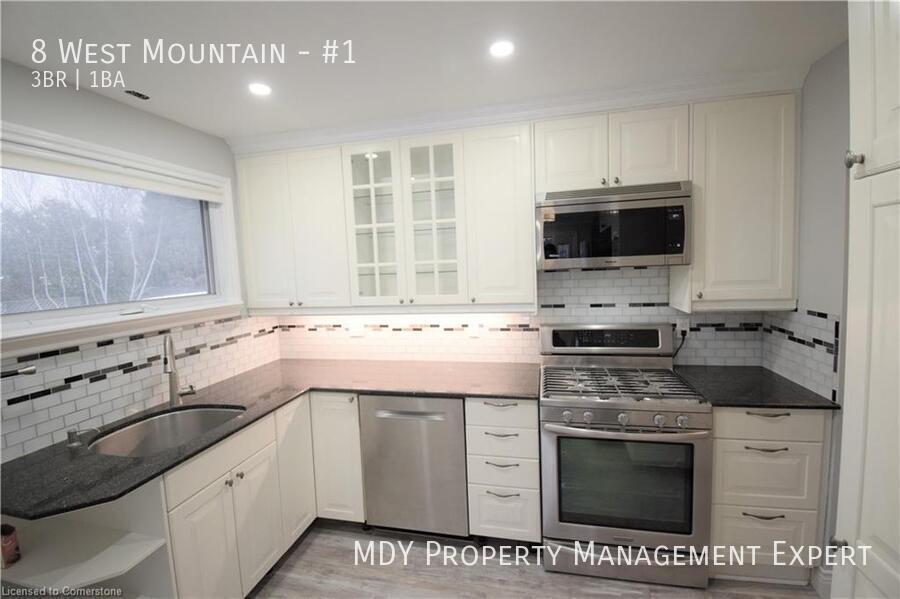 Photo principale - Welcome to this stunning upstairs apartment!