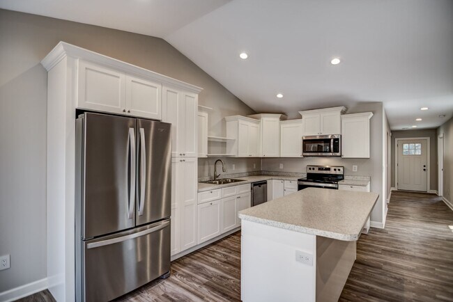 Foto del edificio - Like New 3 Bedroom Town Home