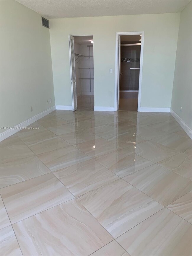 Building Photo - 13499 Biscayne Blvd