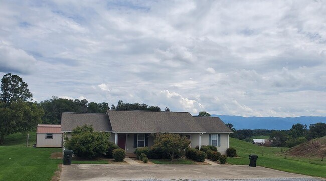 Building Photo - 3010 Snapps Ferry Rd