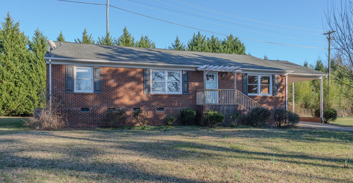 Primary Photo - Charming 3-bed, 2-Bath home located in Gre...