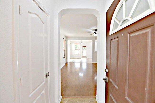 Building Photo - 317 Settlers Home Dr