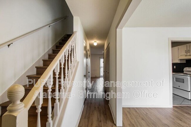 Foto del edificio - 6107 Crest Green Rd