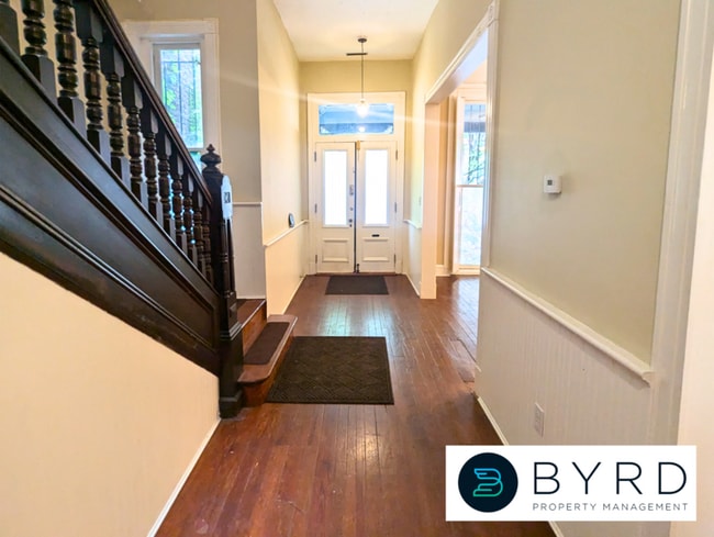 Photo - 309 W Marshall St Apartment