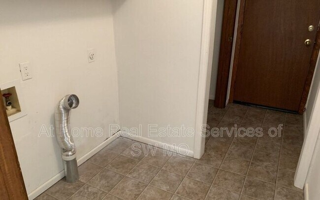 Foto del edificio - 3714 S Farm Rd 135