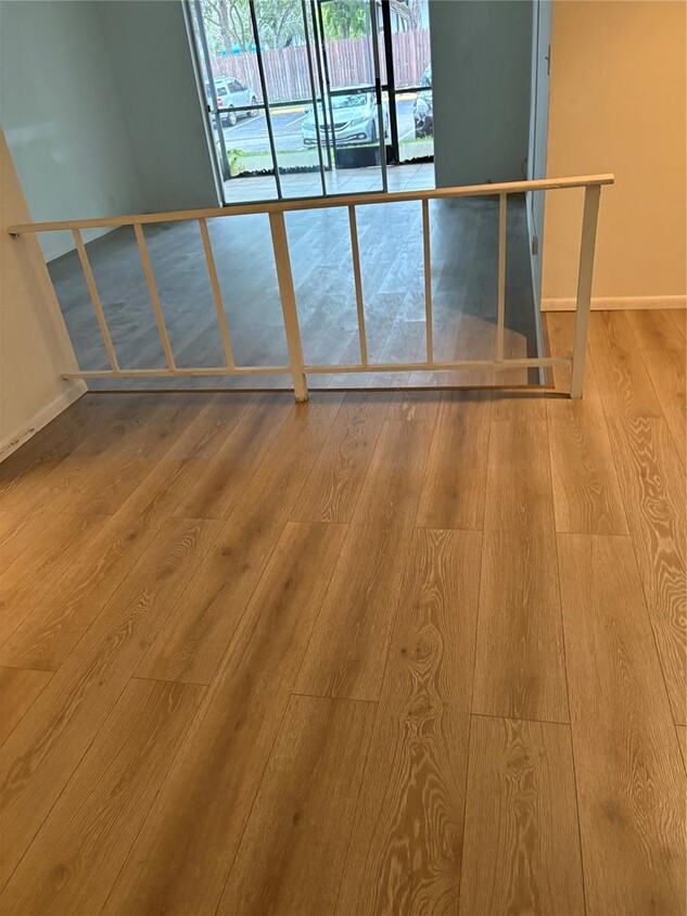 Building Photo - 3710 Inverrary Dr