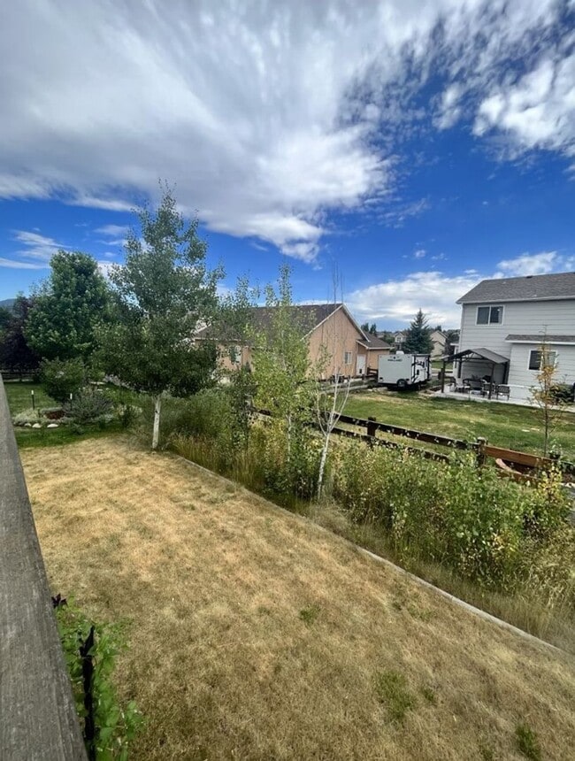 Building Photo - 4 Bed 3.5 Bath