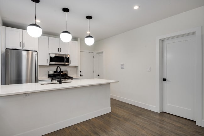 Photo - 2137 N Maplewood Ave Apartment