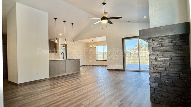 Building Photo - 2323 Maverick Ct