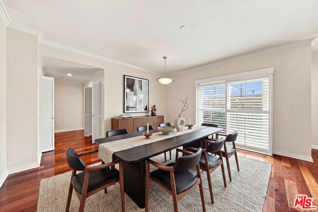 Building Photo - 956 S Wilton Pl
