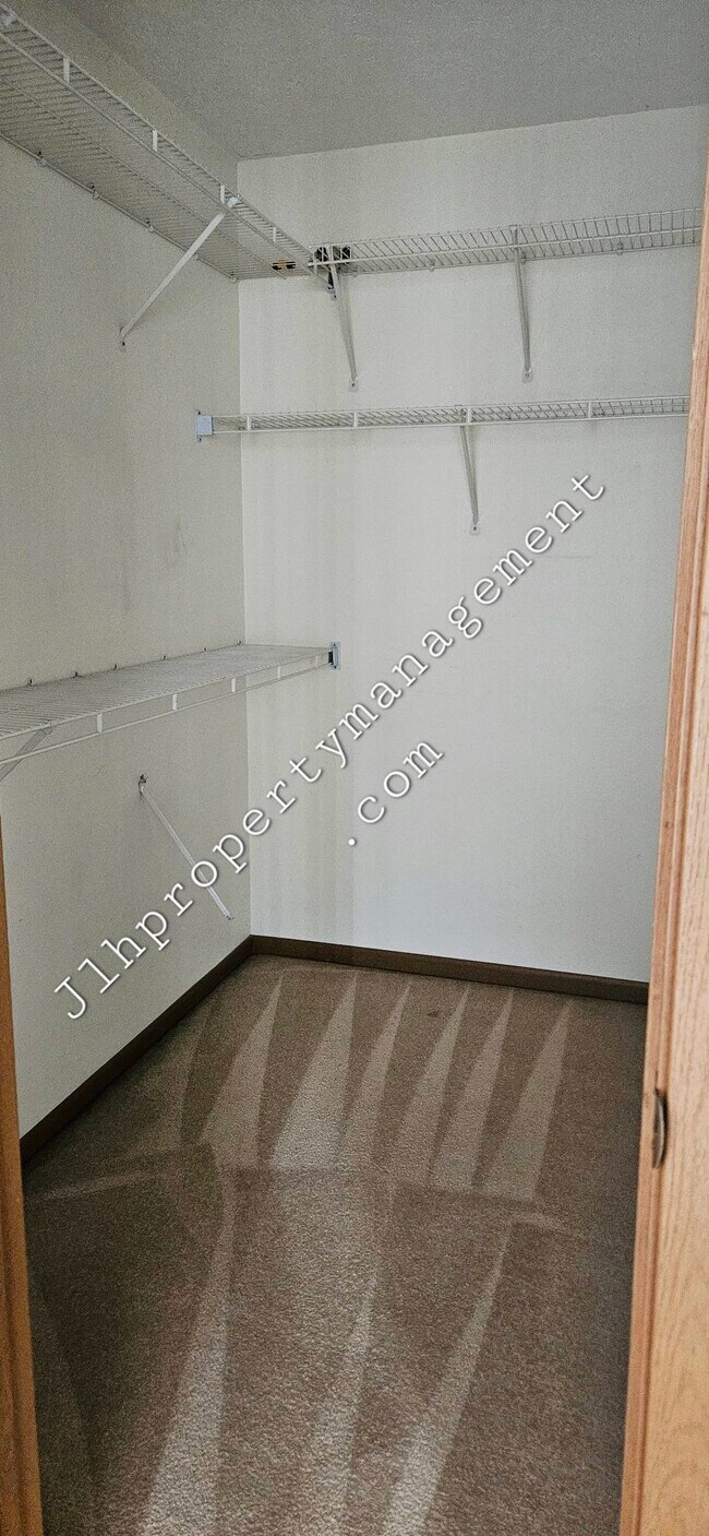 Building Photo - 3119 W Loras Dr