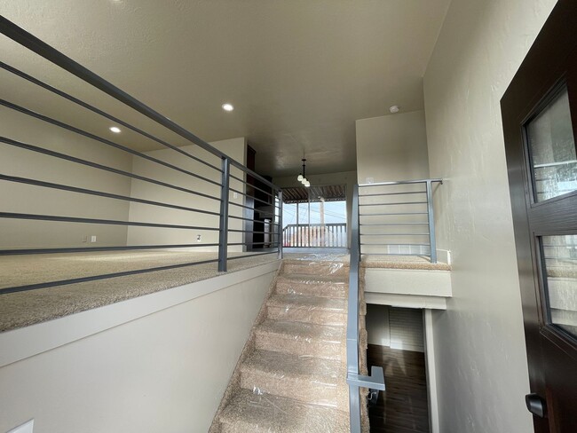 Foto del edificio - Spacious 6-Bedroom Magna Home with Fenced Yard