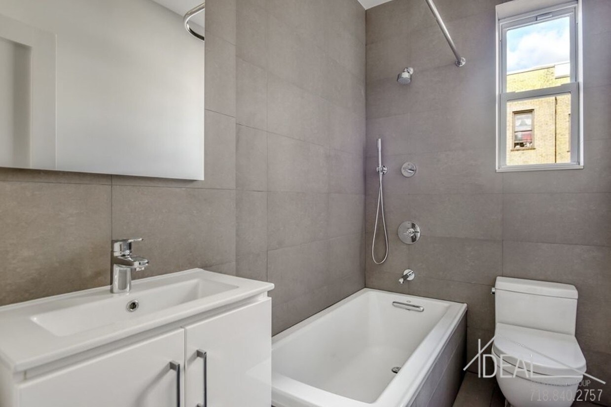 Foto del edificio - 90 Linden Blvd