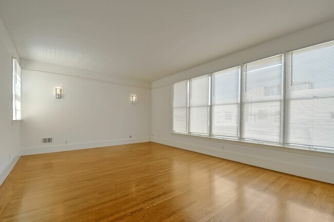 Building Photo - 3221 Gough St