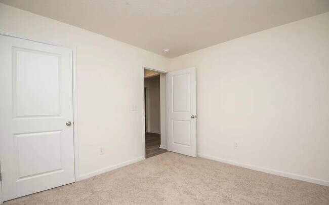 Building Photo - 7525 Cottontail St