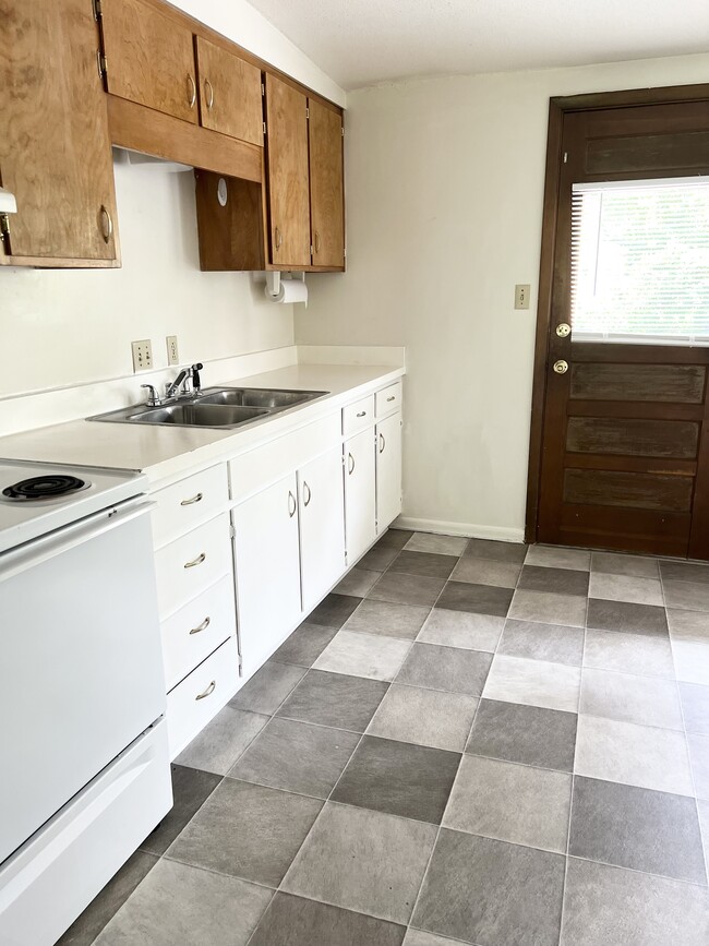 Building Photo - Dellwood Apartments