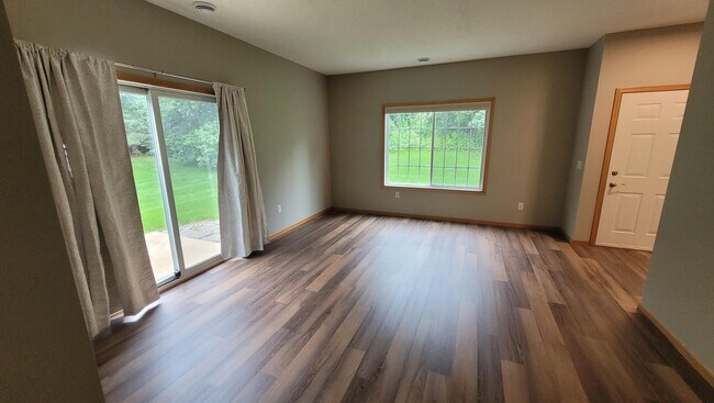 Building Photo - 8094 Stratford Cir N