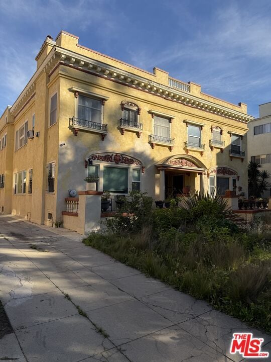 Building Photo - 1404 S St Andrews Pl