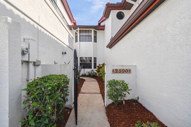 Foto del edificio - 2590 Sykes Creek Dr