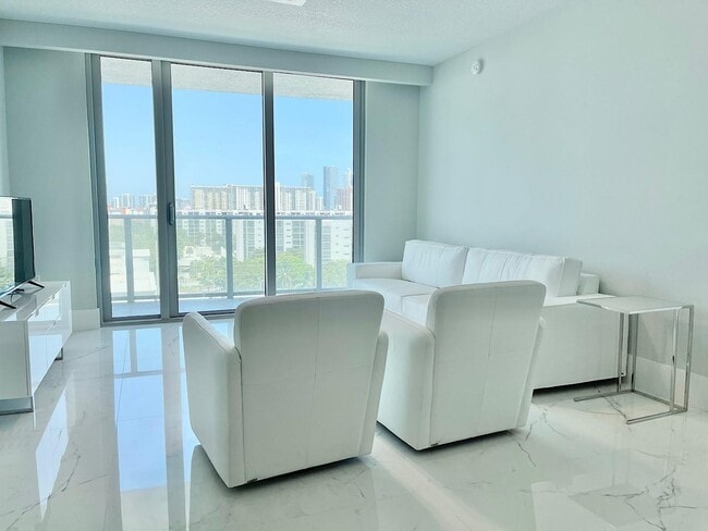 Foto del edificio - 330 Sunny Isles Blvd