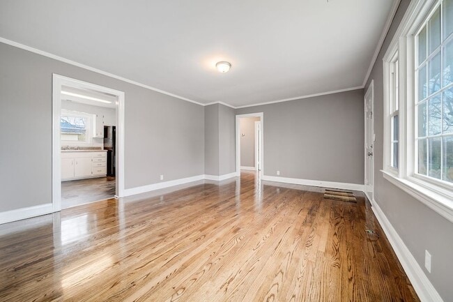 Building Photo - 312 W Schell St