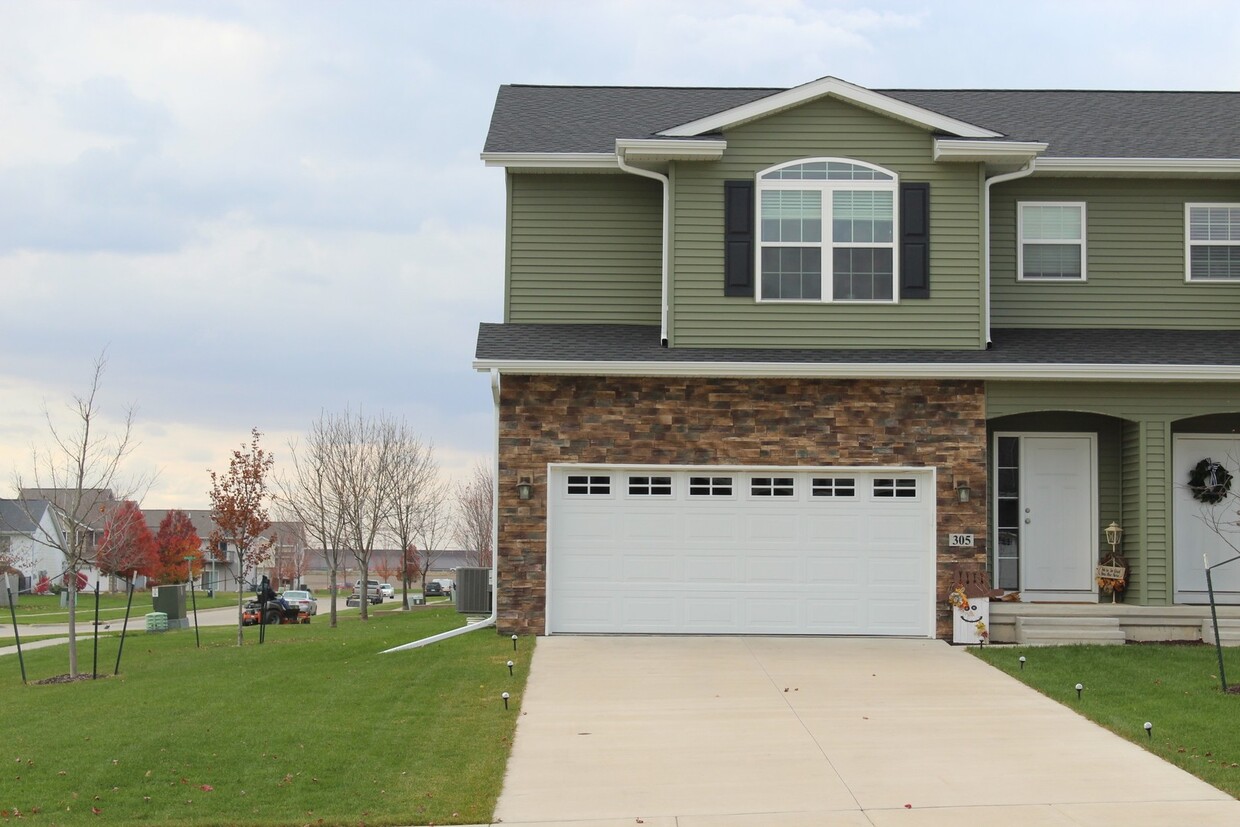 Foto principal - 3 bed/2.5 bath - in North Liberty