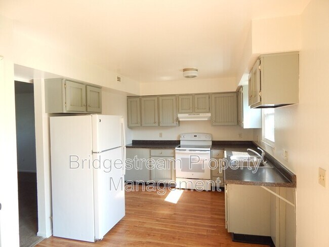 Foto del edificio - 660 Randler Ave