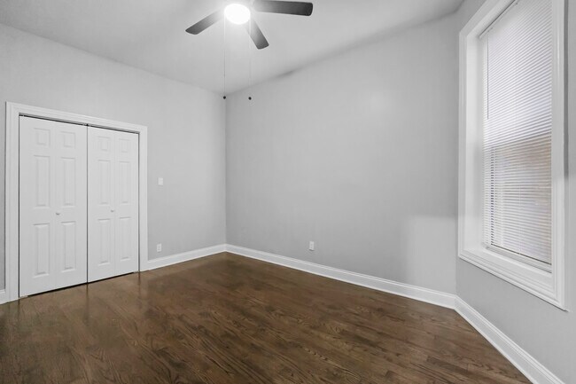 Foto del edificio - 908 W Montrose Ave