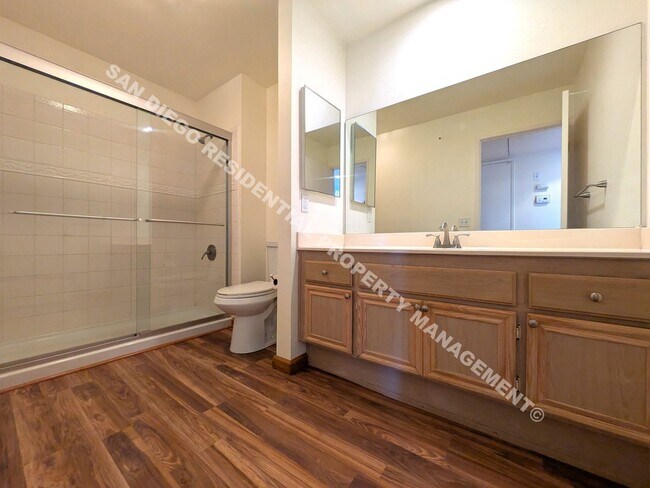 Foto del edificio - **$250 MOVE-IN INCENTIVE** Elegant Hillsid...