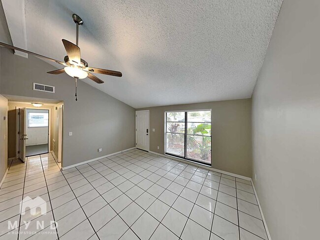 Foto del edificio - 6701 Village Grove Ct