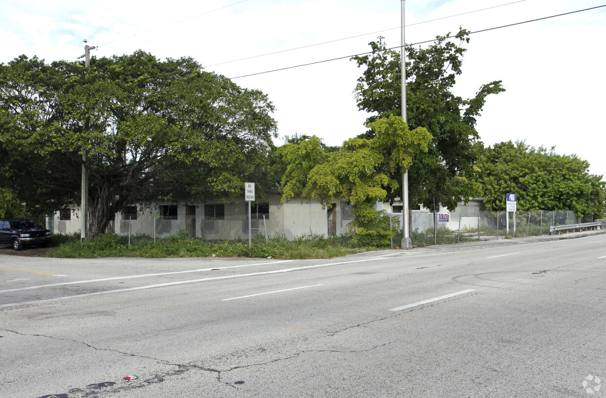 Foto del edificio - 10600 NW 27th Ave