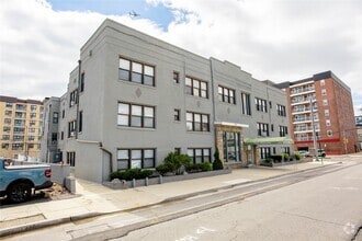 Building Photo - 302 E Broadway