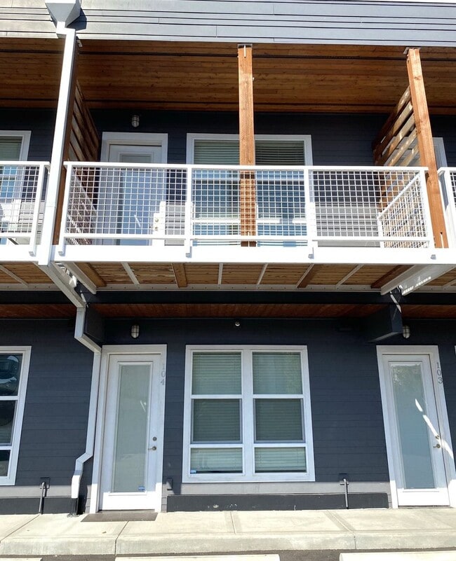 Building Photo - 2713 E Evergreen Blvd