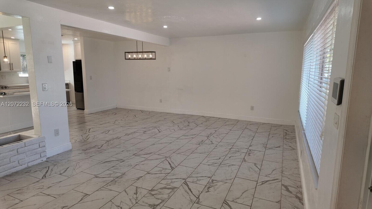 Foto del edificio - 12140 NE Miami Ct