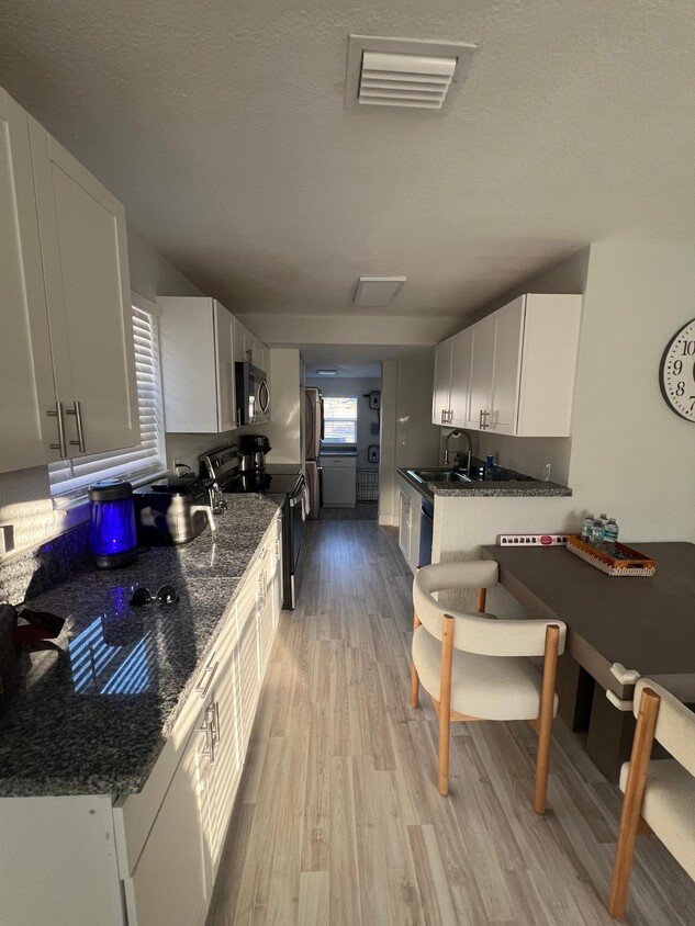 Foto principal - 1124 S M St