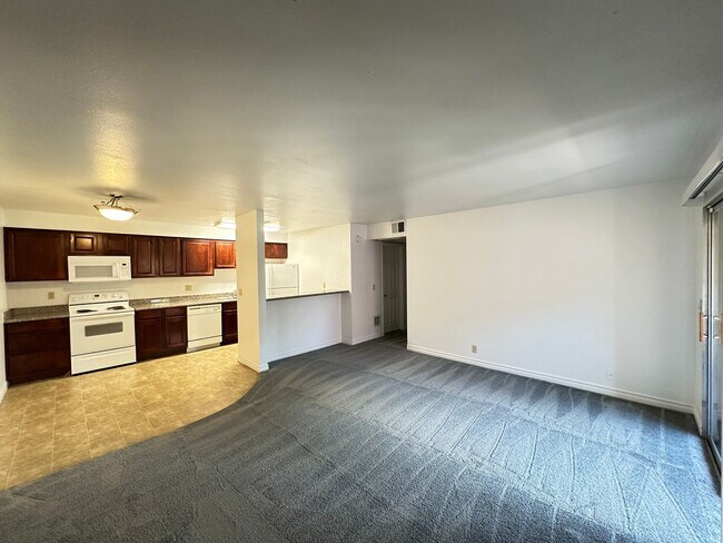 Foto del edificio - 4340 Sandy River Dr
